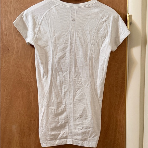 👟Lululemon swiftly tech short sleeve🚭 - Picture 5 of 7